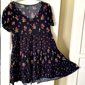 Black floral short sleeve dress, M